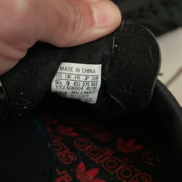 MEN’s Adidas Shoe with boost sole in size 9.5 - Picture 4 of 8